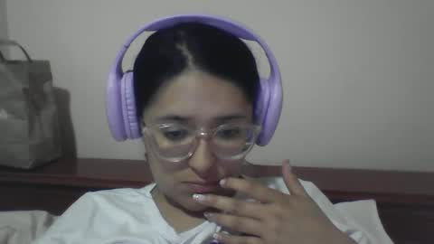 sweetyypeach online show from December 5, 2024, 4:53 am