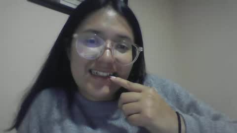 sweetyypeach online show from December 9, 2024, 3:50 am