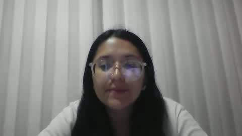 sweetyypeach online show from January 3, 2025, 4:00 am