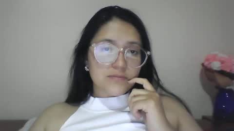 sweetyypeach online show from January 9, 2025, 3:47 am