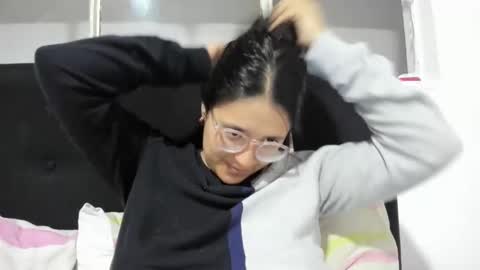 sweetyypeach online show from January 17, 2025, 6:15 am