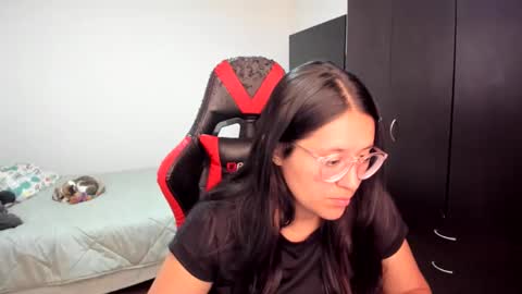 sweetyypeach online show from February 19, 2025, 6:43 pm