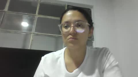 sweetyypeach online show from March 4, 2025, 3:11 am