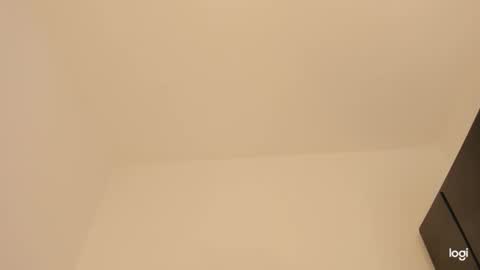 instagram  srta zara1 online show from February 11, 2025, 4:13 pm