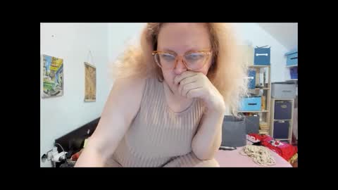 Snapshot of switchlorenx chatting on December 2, 2024, 11:51 pm switchlorenx online show from December 2, 2024, 11:51 pm