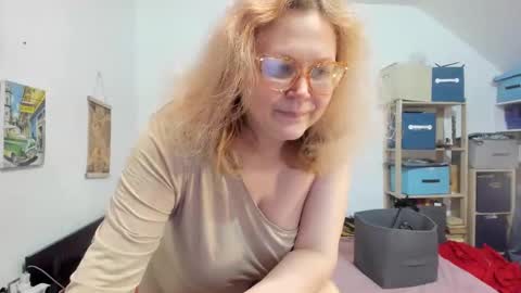 Snapshot of switchlorenx chatting on December 5, 2024, 10:12 pm switchlorenx online show from December 5, 2024, 10:12 pm