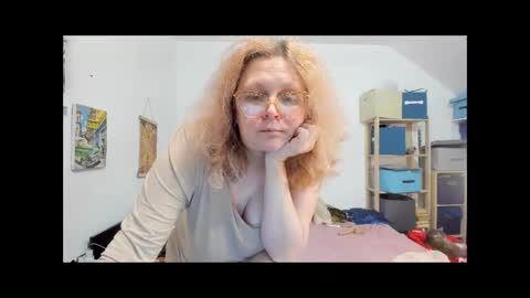 Snapshot of switchlorenx chatting on December 14, 2024, 12:23 pm switchlorenx online show from December 14, 2024, 12:23 pm