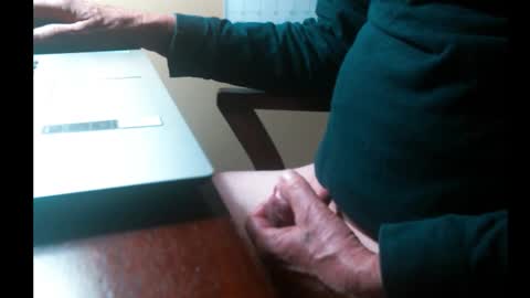 Snapshot of swizzle__stick chatting on December 2, 2025, 10:42 am will jeffers online show from December 2, 2025, 10:42 am