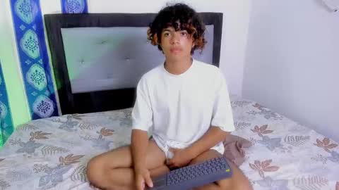Snapshot of swwet_boy chatting on December 23, 2024, 5:11 pm swwet_boy online show from December 23, 2024, 5:11 pm