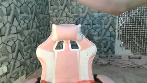 sydnyxox1 online show from June 16, 2026, 4:42 pm