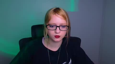 Snapshot of syfer_loon chatting on November 28, 2025, 6:27 am Syfer online show from November 28, 2025, 6:27 am