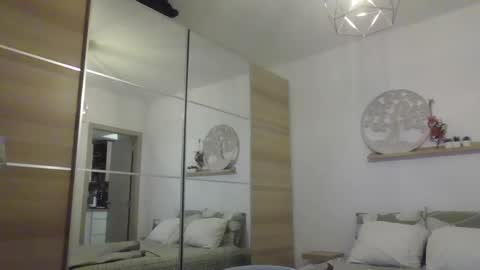 syl092 online show from December 12, 2024, 6:10 pm