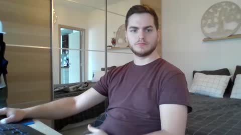 syl092 online show from January 11, 2025, 10:29 am