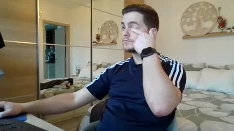 syl092 online show from January 17, 2025, 3:00 pm