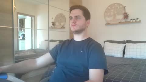 syl092 online show from February 3, 2025, 2:13 pm