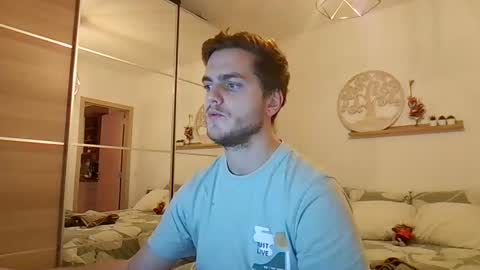 syl092 online show from November 18, 2025, 6:12 pm