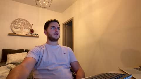 syl092 online show from March 18, 2026, 7:06 pm