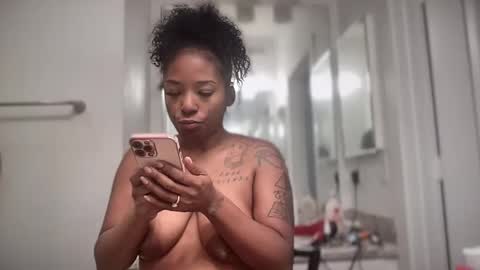 Sylena online show from October 20, 2025, 9:15 pm