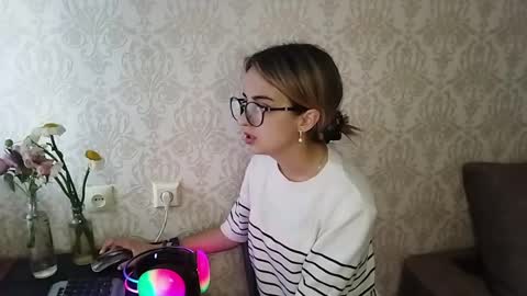 Snapshot of sylviaoris chatting on May 29, 2026, 3:54 pm Emily online show from May 29, 2026, 3:54 pm