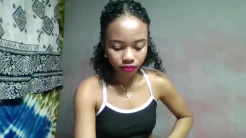 Sylviette online show from May 28, 2026, 12:13 pm