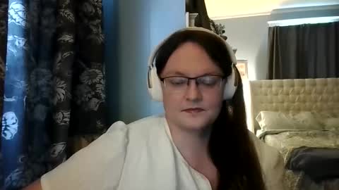 Snapshot of sylviexxxfun chatting on June 1, 2026, 5:14 pm sylviexxxfun online show from June 1, 2026, 5:14 pm