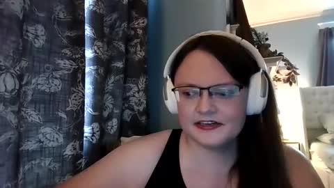 Snapshot of sylviexxxfun chatting on June 9, 2026, 10:10 pm sylviexxxfun online show from June 9, 2026, 10:10 pm