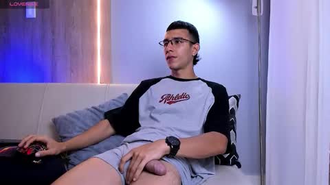 Snapshot of symonprince chatting on November 30, 2025, 1:09 am 420 Forever online show from November 30, 2025, 1:09 am