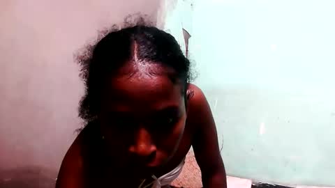 synellajivia online show from March 22, 2026, 1:53 am