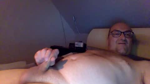 Snapshot of t0815 chatting on April 10, 2026, 7:18 pm t0815 online show from April 10, 2026, 7:18 pm