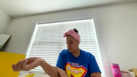 Snapshot of t_princess_t chatting on February 5, 2025, 6:26 pm t_princess_t online show from February 5, 2025, 6:26 pm