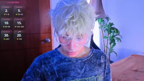 taichi online show from November 5, 2025, 8:42 pm