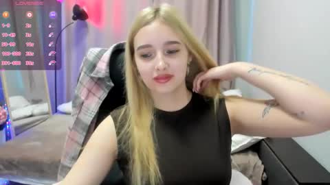 Snapshot of taisia_hot chatting on April 19, 2026, 7:51 am Taisia online show from April 19, 2026, 7:51 am