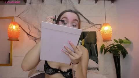 Snapshot of taissa_ chatting on November 1, 2025, 4:31 pm Taissa online show from November 1, 2025, 4:31 pm