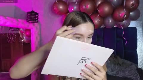 Snapshot of taissa_ chatting on November 9, 2025, 11:41 am Taissa online show from November 9, 2025, 11:41 am