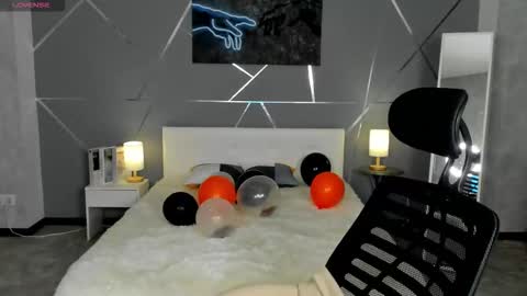 Snapshot of take_me_to_moon chatting on November 7, 2025, 2:00 am Sasha online show from November 7, 2025, 2:00 am