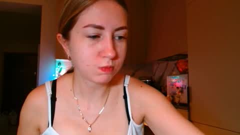  Kira  online show from February 9, 2026, 6:39 am