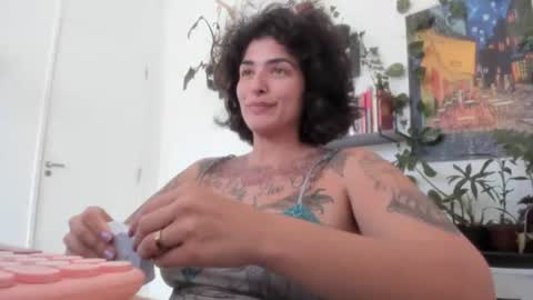 Tali Majid online show from November 17, 2025, 9:42 pm