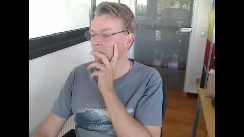 Tall daddy online show from April 24, 2026, 8:39 am