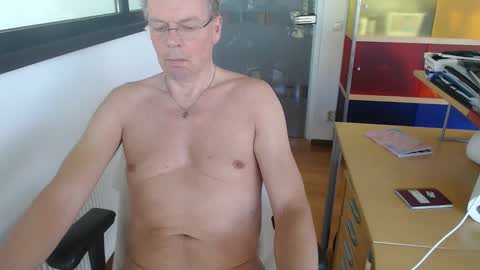 Tall daddy online show from May 5, 2026, 12:02 pm