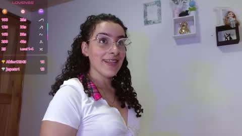 Snapshot of tamara_lemick chatting on September 16, 2025, 3:35 pm Tamara Lemick online show from September 16, 2025, 3:35 pm