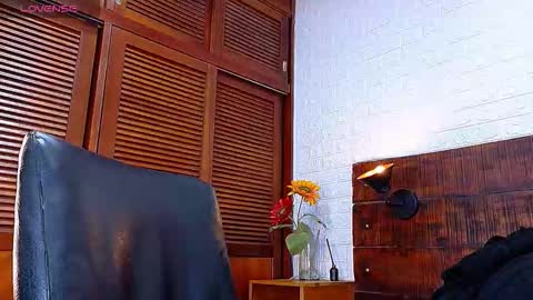    online show from November 2, 2025, 11:12 am