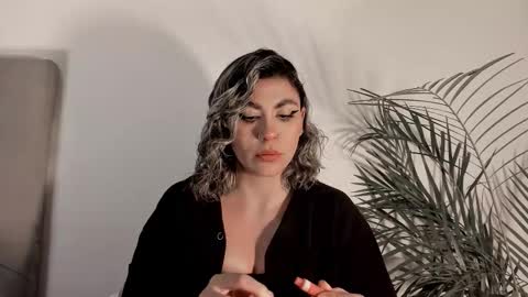 Snapshot of tamarathompsonn chatting on December 21, 2025, 2:30 am Tamara. online show from December 21, 2025, 2:30 am