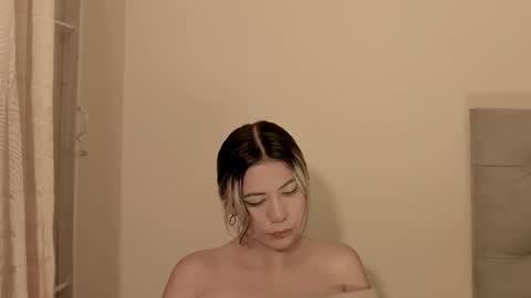 Snapshot of tamarathompsonn chatting on February 18, 2026, 11:33 pm Tamara. online show from February 18, 2026, 11:33 pm