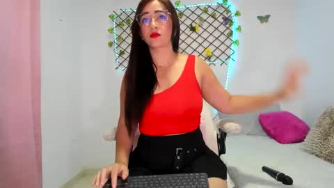 Snapshot of tamidesire chatting on October 12, 2025, 12:15 pm TamiDesire online show from October 12, 2025, 12:15 pm