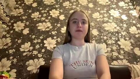 Snapshot of tamiecaimi chatting on May 24, 2026, 6:02 pm Karina online show from May 24, 2026, 6:02 pm