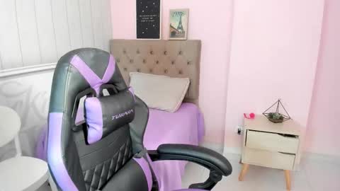 Tania  online show from November 19, 2025, 2:50 pm