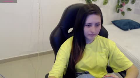 Tania  online show from December 18, 2024, 3:11 pm