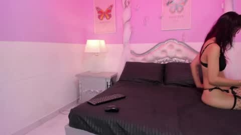 Tania Pierce online show from May 24, 2026, 12:21 pm