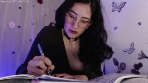 Snapshot of tanya_worldbondage chatting on April 21, 2026, 1:42 am tanya online show from April 21, 2026, 1:42 am
