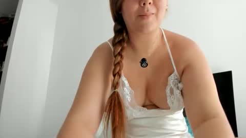tara__ online show from April 19, 2026, 2:05 pm